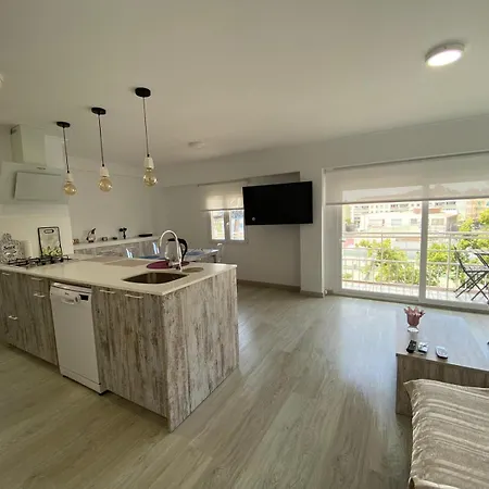 Acogedor Y Reformado Apartamento, Alicante. Apartamento Alicante
